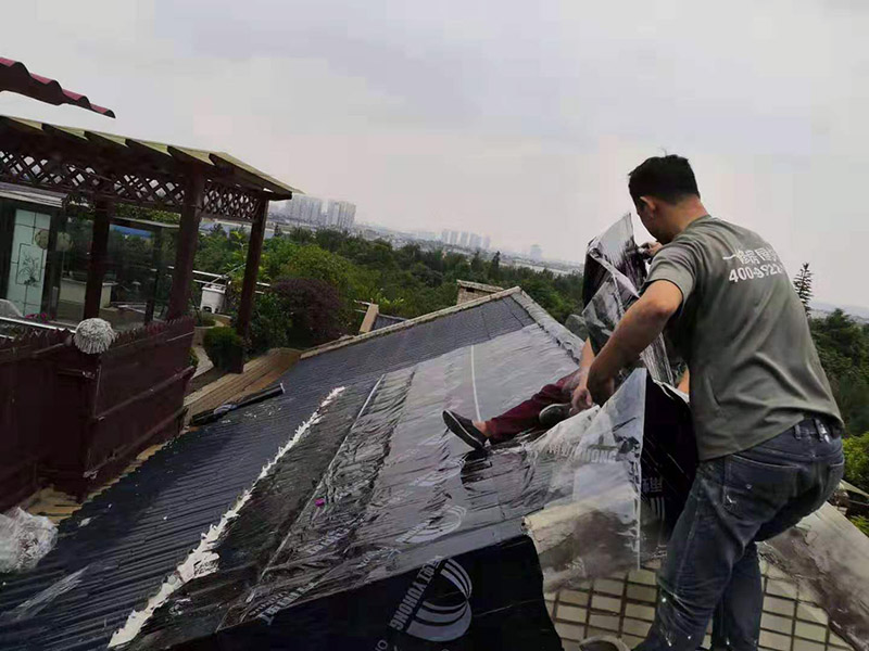 住了几十年的旧房屋漏雨维修不知道哪里找工人