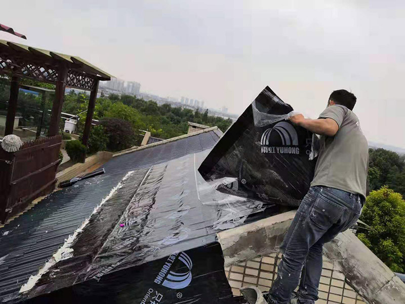 住了几十年的旧房屋漏雨维修不知道哪里找工人