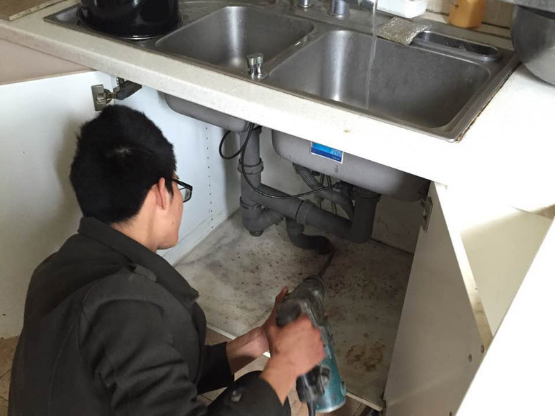 厨房下水管安装